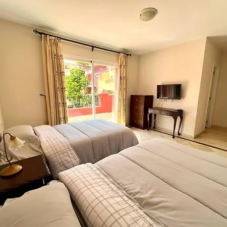Family Townhouse On Golden Mile Apartment
