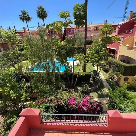 Family Townhouse On Golden Mile Apartment